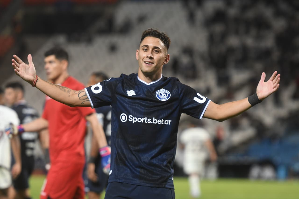 Matías Fernández anotó el segundo de Independiente Rivadavia, pero fue anulado por offside