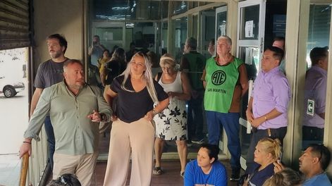 Los dirigentes de ATE, Roberto Macho y Adriana Iranzo, tras la reunión paritaria en la Subsecretaría de Trabajo