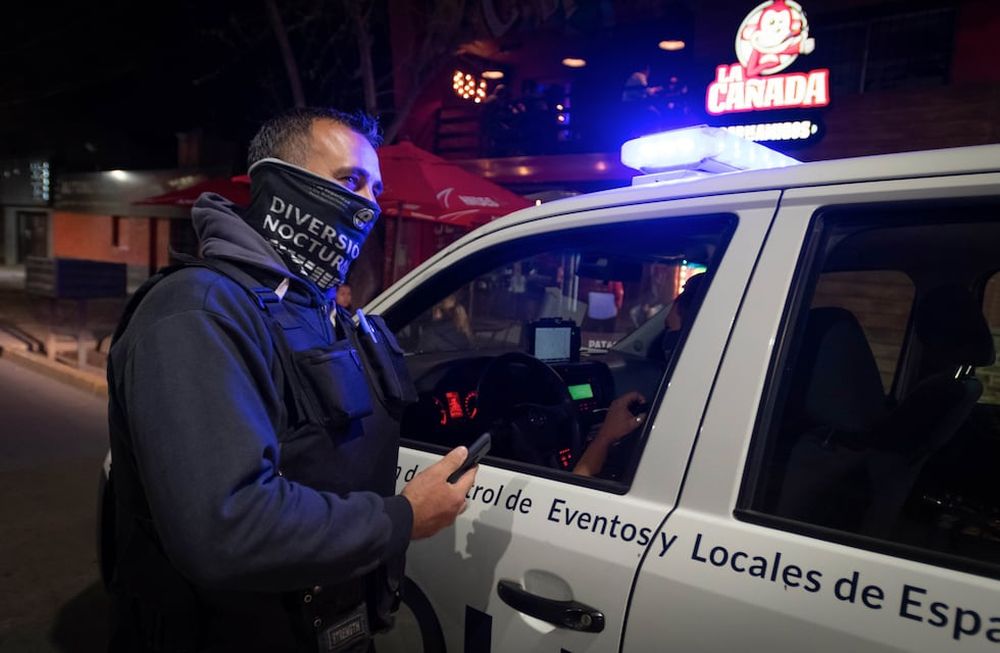 La Subdirección de Control de Eventos y Locales de Esparcimiento del Ministerio de Seguridad, a través de efectivos policiales y en conjunto con los municipios dio el cese de actividades festivas clandestinas. / Archivo