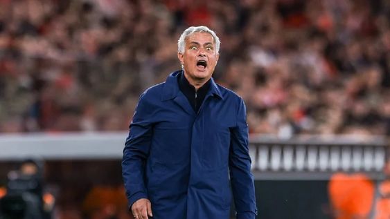 José Mourinho aceptó irse al Real Madrid luego que los madrileños pagaran 15 millones de Euros al Benfica