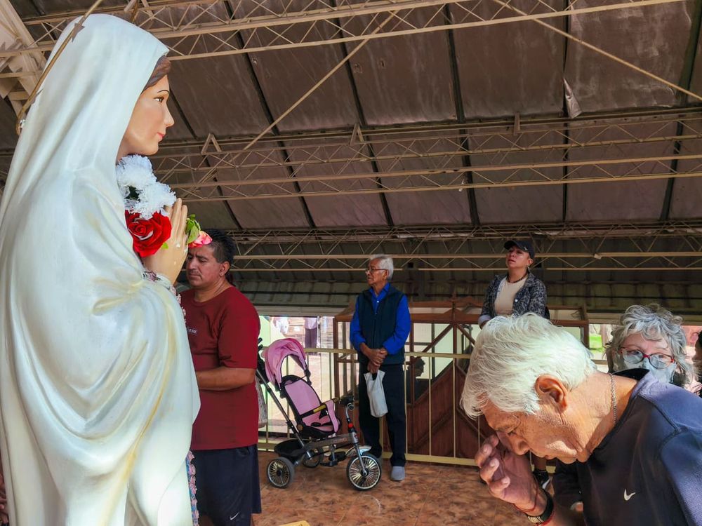 Fieles en la iglesia de El Challao por el día de la Virgen de Lourdes 