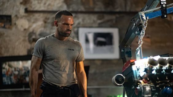 “Bala perdida”: el “Rápidos y furiosos” de poco presupuesto de Netflix