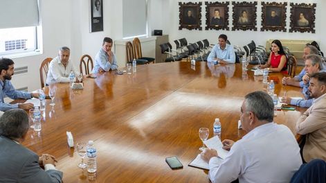 La reforma del artículo 197 abre una nueva etapa institucional, con posiciones diversas en los municipios.