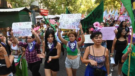 Mañana las mujeres marchan por las calles de Mendoza por el 8M y reunirán donaciones para comedoresFoto:José Gutierrez / Los Andes