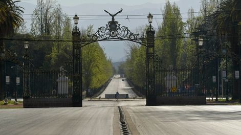 Los Andes | Los portones del parque General San Martín y la avenida del Libertador. Foto Orlando Pelichotti / Los Andes