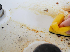 Se despega sola: el truco definitivo para eliminar la grasa de tu cocina