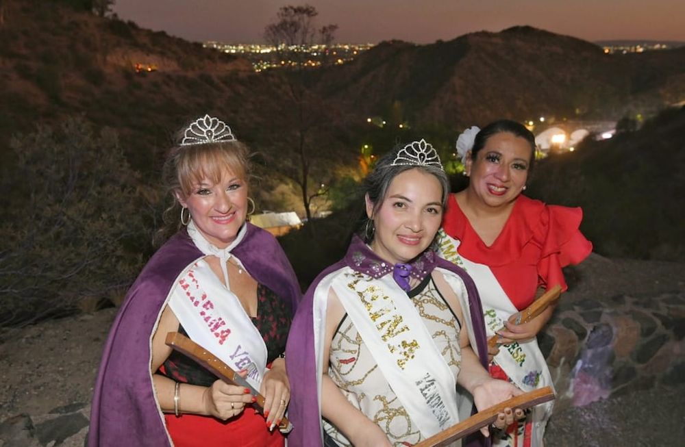 Valeria Videla fue coronada Reina de los Cerros, Liliana Funes virreina y Patricia Pinto princesa. Foto: Ignacio Blanco