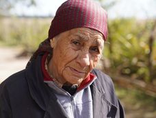Catalina Peña, la abuela de Loan, reza todos los días para que el nene aparezca. Foto Clarín