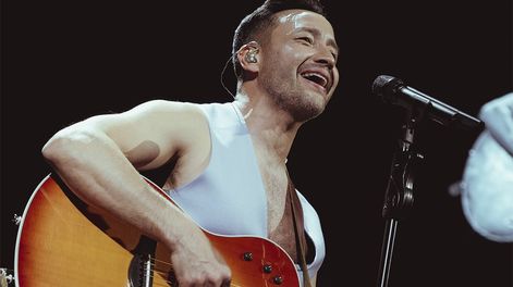 Los Andes | El artista se presentó como viene haciendo, en el Stadium Arena Maipú y encantó a miles de fans con su talento.