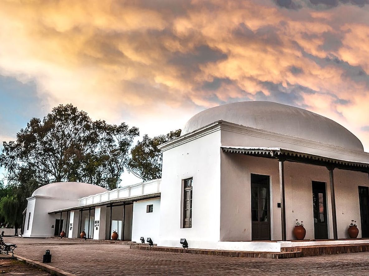 Museo Histórico Municipal Las Bóvedas. La casona se encuenta a 200 metros de la antigua casa del Libertador, que fue derribada por el terremoto de 1861.