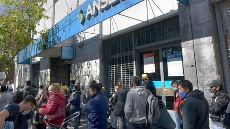 Los Andes | Bono de $10.000 para trabajadores desempleadosFoto: Orlando Pelichotti / Los Andes