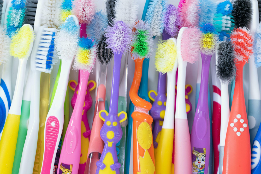 Para qué sirven los cepillos de dientes viejos: 3 usos domésticos que casi nadie conoce