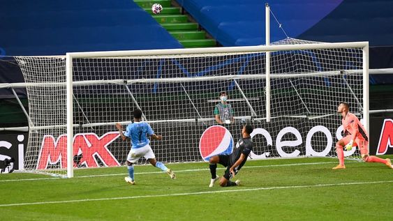 Falló Sterling y la pelota se fue por arriba del travesaño. / Gentileza.