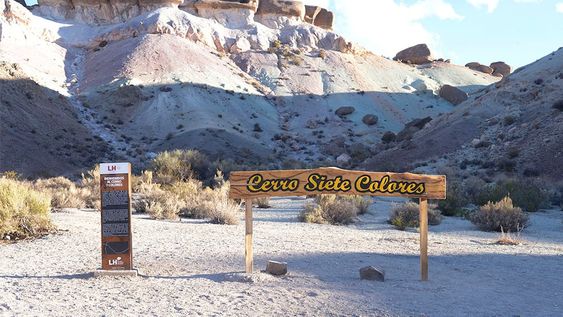 USPALLATA. UN PASEO POR LAS BÓVEDAS, LOS CERROS Y SITIOS ARQUEOLÓGICOS. C° SIETE COLORES