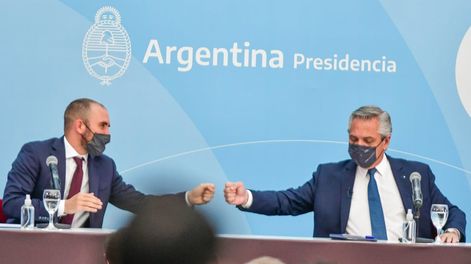 Martín Guzman junto Alberto Fernández en Casa rosada durante un acto . Foto Federico LopezClaro