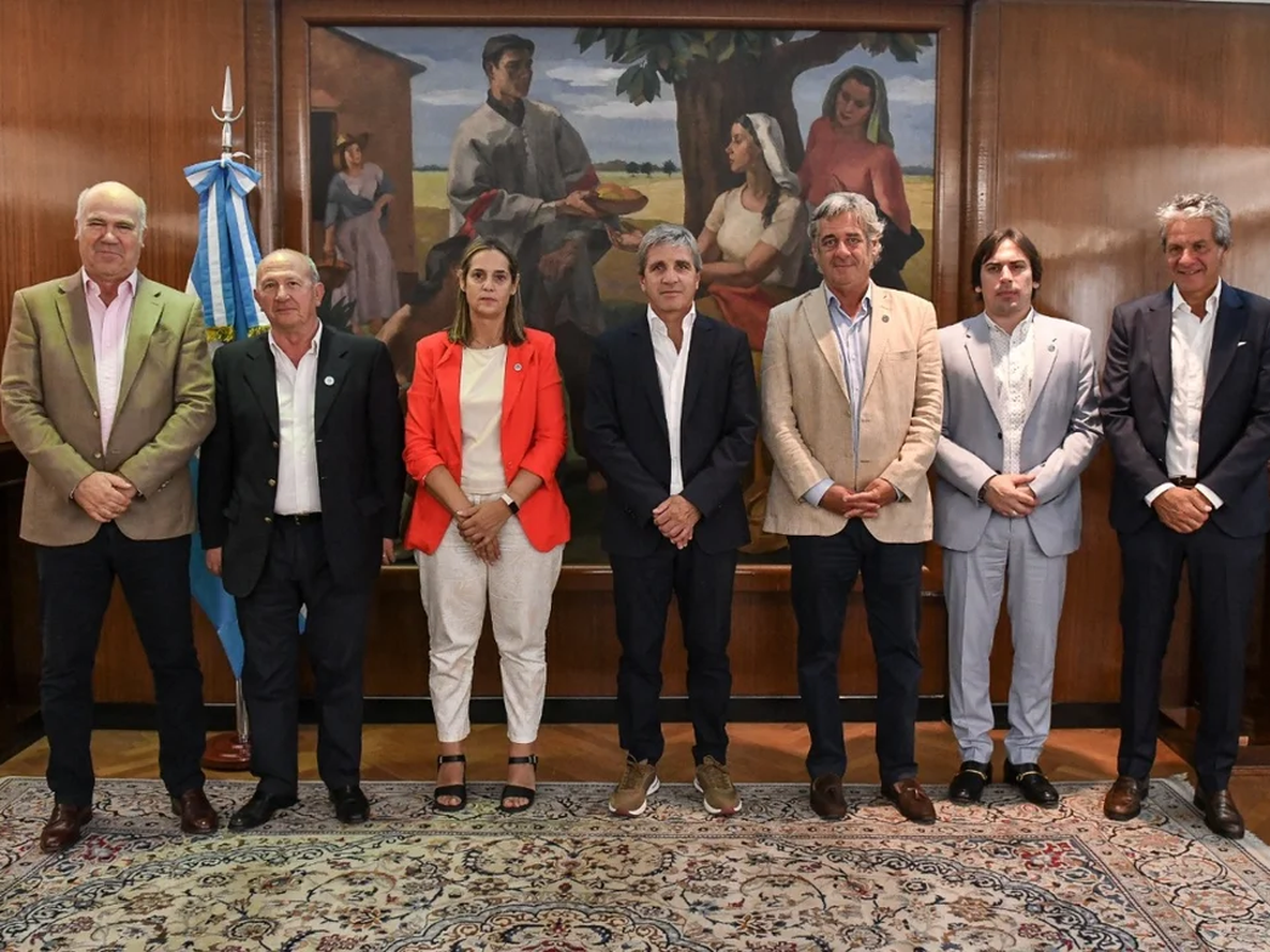 Luis Caputo se reunió con los integrantes de la Mesa de Enlace.&nbsp;