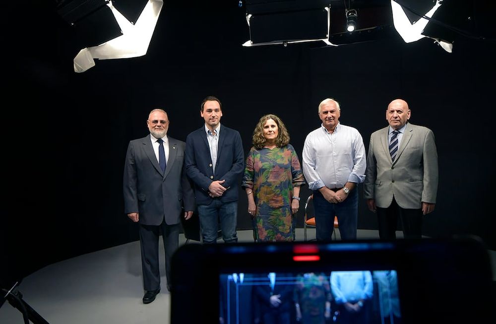 Ciclo Pilares para el desarrollo sustentable de la región . Quinto  EncuentroLa ministra de Salud de la provincia de Mendoza, Ana María Nadal, junto a José Federico López, Presidente de la Clínica de Cuyo, el  Dr. Roberto Miatello, Decano de la Facultad de Medicina de la Universidad Nacional de Cuyo junto al  Dr. José Lodovico, Presidente del Círculo Médico de Mendoza (Cimesa) y Secretario de la Confederación Médica de la República Argentina (Comra); y el Lic. Rodolfo Montero, Gerente General de la Fundación Escuela Medicina Nuclear (Fuesmen).Un encuentro para tener una mirada estratégica de la salud en la provincia y en los avances tecnológicos aplicados en beneficio de los pacientes.Foto: Orlando Pelichotti