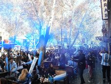 La calle Arístides, uno de los epicentros por el partido de la Selección Argentina.&nbsp; 