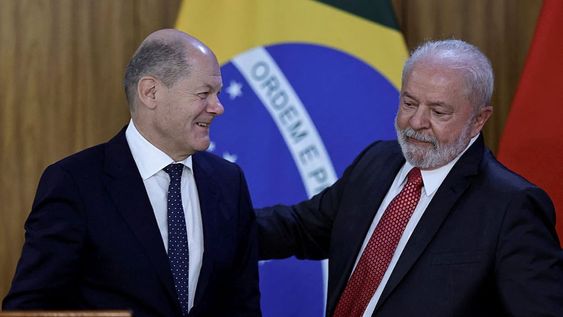 Olaf Scholz y Lula da Silva, primer ministro de Alemania y presidente de Brasil, respectivamente, durante la visita del primero al país del segundo.
