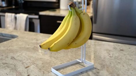 El objetivo no es detener completamente la maduración, algo que no resulta posible en una banana fresca, sino hacer que avance más lentamente.