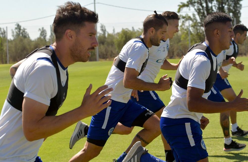 Pensando en el Ciclón. Pereira, Leyes, Nico Sánchez y Ferrari, en plena actividad física de ayer por la mañana en Coquimbito. Foto: Orlando Pelichotti