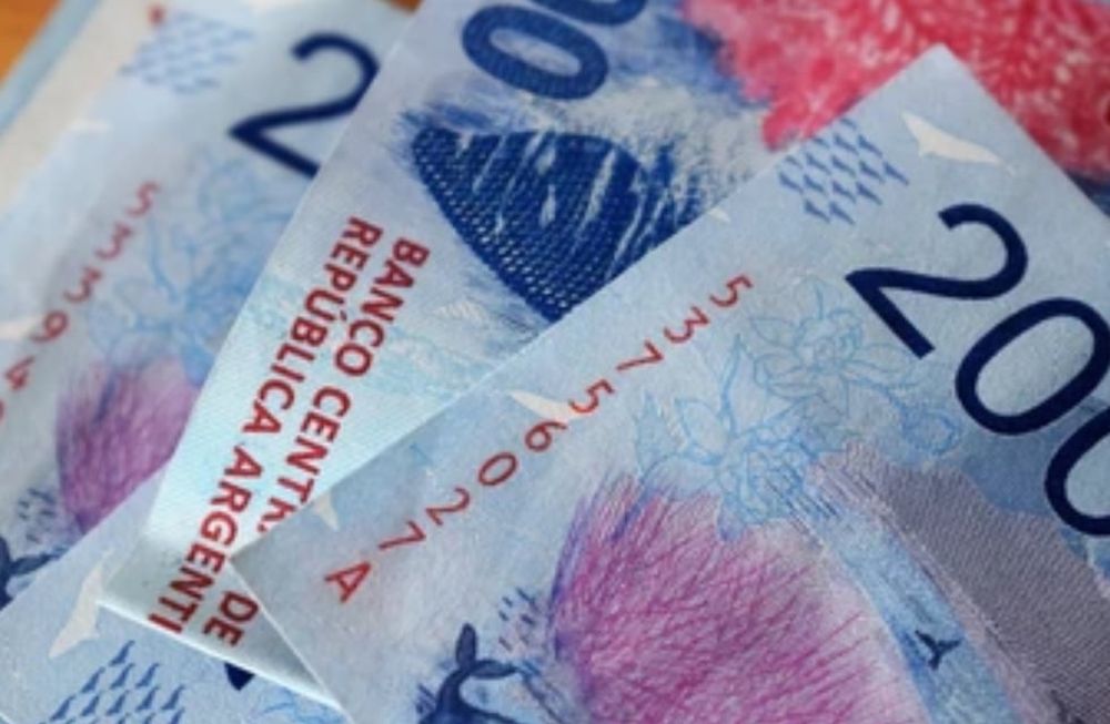 Ganancias: “A fin de determinar la procedencia de la exención del sueldo anual complementario correspondiente al período fiscal 2023,(...) deberá tenerse en cuenta que el monto de la remuneración y/o haber bruto mensual no supere la suma de $ 506.230.-. Foto: Shutterstock