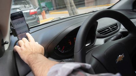 Le dijeron que trabajaría como Uber, falsearon sus datos y manejaban autos con su documentación. Foto: Archivo Los Andes
