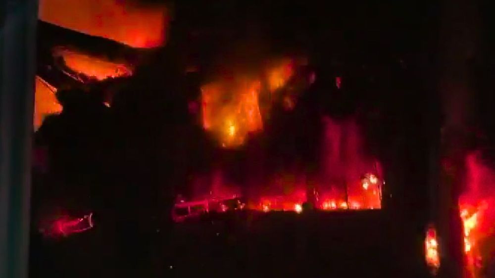 El impactante derrumbe de un galpón en Avellaneda. 