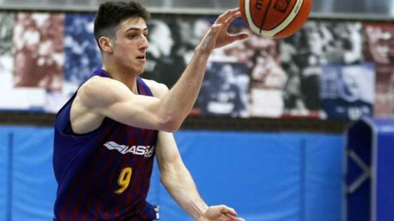 Leandro Bolmaro es un escolta de 2 metros, nacido 11 de septiembre del 2000 en Las Varillas, Córdoba. La rompe en Barcelona y fue elegido en el Draft 2020 de la NBA.