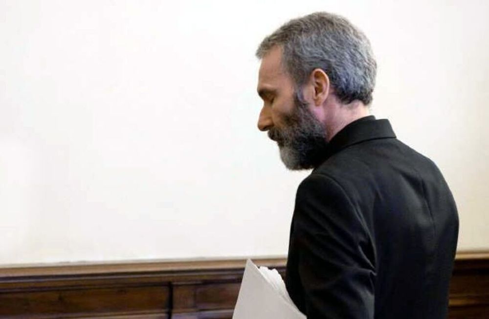 Obispo preso por poseer y repartir pornografía infantil