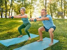 Alternar entrenamientos intensos, moderados y suaves permite bajar de peso de manera saludable. Alternar entrenamientos intensos, moderados y suaves permite bajar de peso de manera saludable.