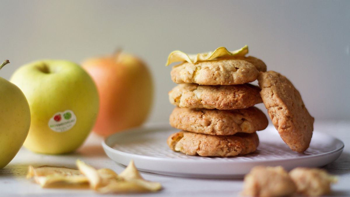 Sin harina ni azúcar: la receta para hacer galletitas de manzana saludables en pocos minutos