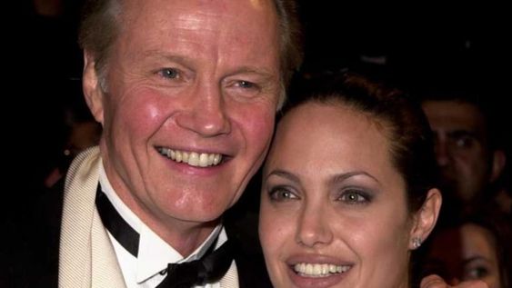 Escándalo: Angelina Jolie no invitó a su padre a su boda