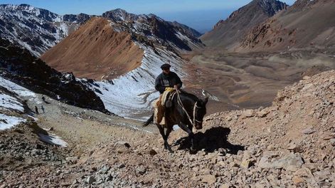 Lemos incursionó en las crónicas viajeras. Para esto realizó un viaje entre nuestra provincia y Chile que sirvió de base al texto que llamó: “Apuntes de un viaje, de Mendoza a Valparaíso”.