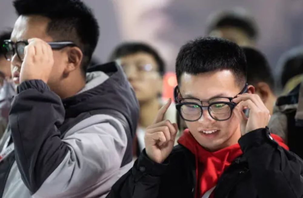 El joven habría usado gafas con IA para copiarse durante el examen.
