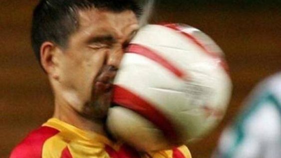 Los más divertidos bloopers, burradas y simulaciones del fútbol