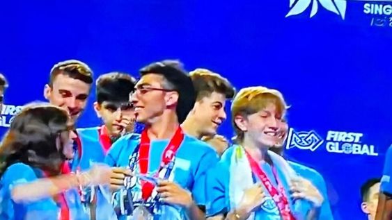 Los mendocinos del colegio Edison integraron el equipo nacional que se clasificó subcampeón en el mundial de robótica que se realizó en Singapur.