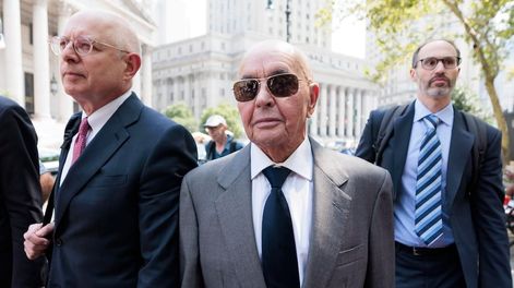 El multimillonario Joe Lewis en la Corte Federal de EE. UU. por cargos de tráfico de información privilegiada. Foto: EFE/EPA/JUSTIN LANE