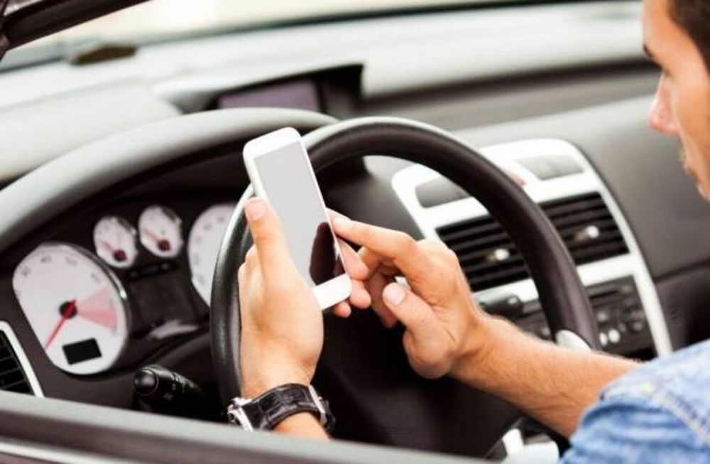 El celular al volante, mata