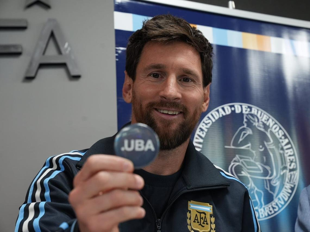 Lionel Messi recibió el Doctorado Honoris Causa de la UBA: Es un orgullo muy grande.