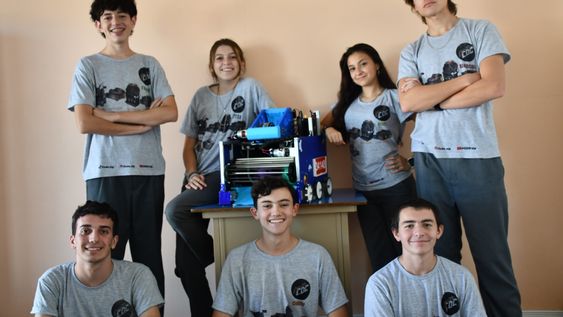 Tras un intenso verano de trabajo, alumnos mendocinos diseñaron, construyeron y programaron un robot que los llevará a Países Bajos.