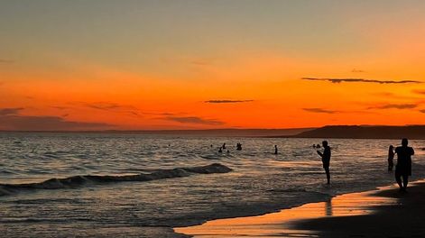 Ideal para familias con chicos: el destino argentino con playas extensas y uno de los atardeceres más lindos del país
