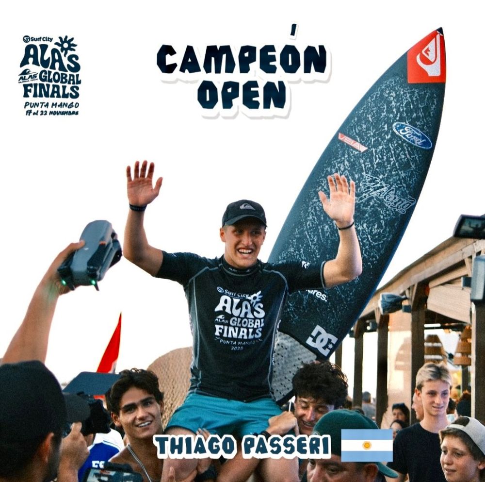 surf. Thiago Passeri, en andas tras el triunfo durante la &uacute;ltima fecha del circuito latino en El Salvador.&nbsp;
