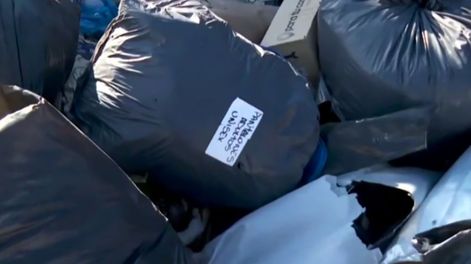 Una vecina reconoció su donación a Bahía Blanca entre la basura. Foto: captura.&nbsp;