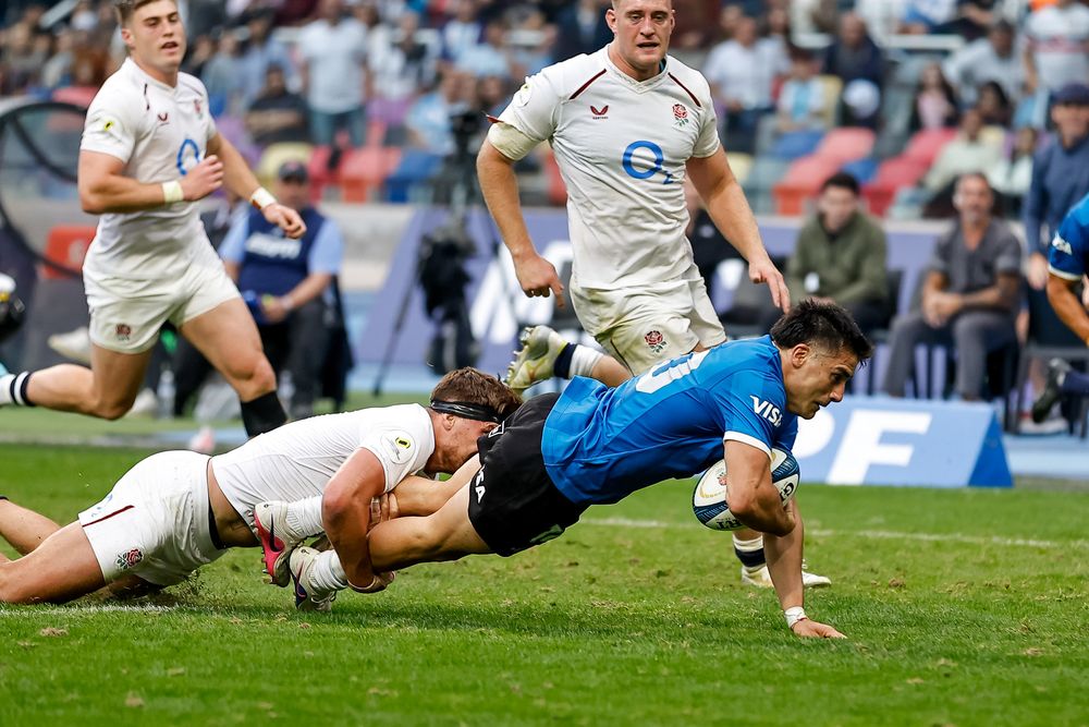 Mateo Albornoz uno de los puntos altos de Los Pumas en el juego ante Inglaterra