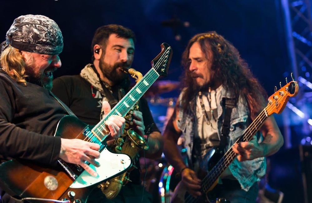 La banda de rock regresa a los escenarios en una gira que no incluye a Mendoza ni Buenos Aires, aunque propone un reencuentro con todos sus seguidores.