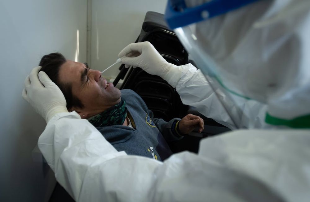 Covid-19. Hasta el momento hay 1.985.501 positivos en el país y 49.398 personas fallecidas desde el inicio de la pandemia. Foto: Ignacio Blanco / Los Andes