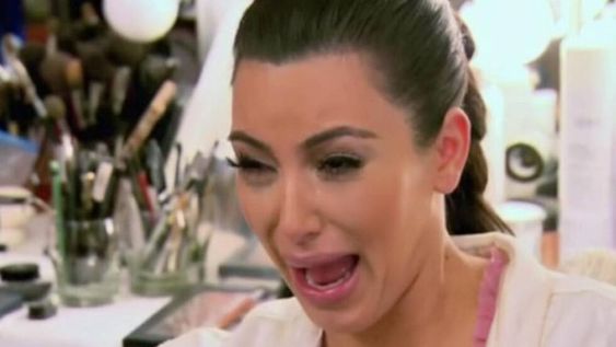 Vuelve “Keeping Up With The Kardashians” con una confesión: Kim está “agotada” de sexo
