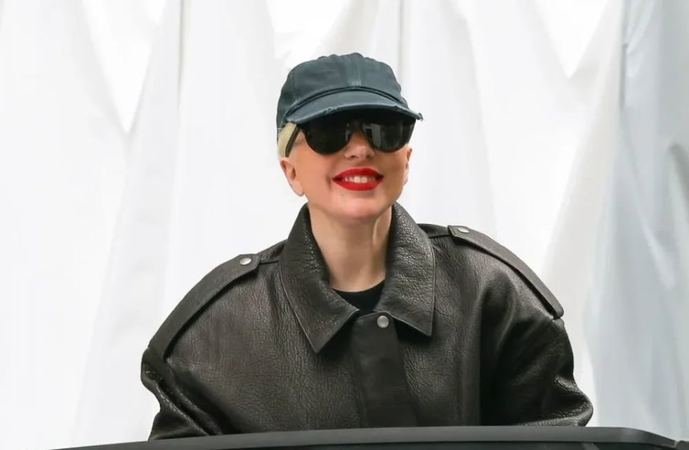 La cantante y actriz Lady Gaga, en su arribo a la capital de Francia.
