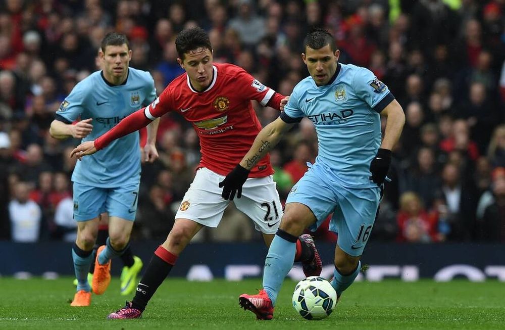 A pesar del doblete de Agüero, el City fue goleado por el United